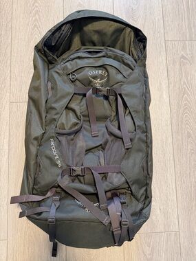 Like New - OSPREY Farpoint 55 Men's Backpack